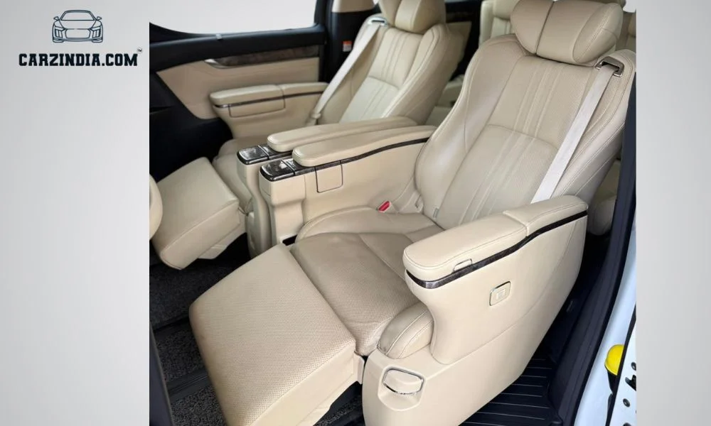 Car Photo 6