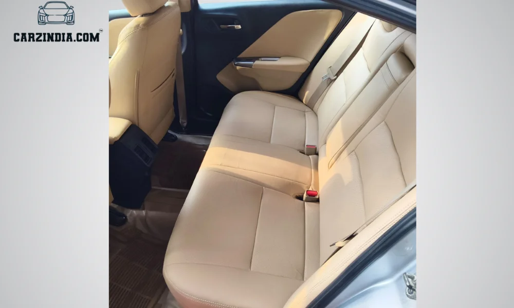 Car Photo 7