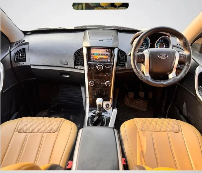 Mahindra XUV 500 W9 FWD