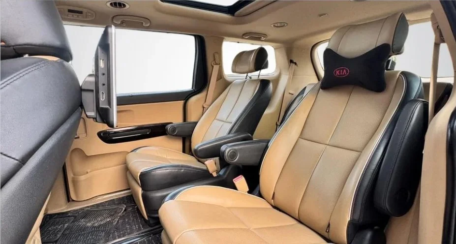 Kia Carnival D2 6AT Limousine