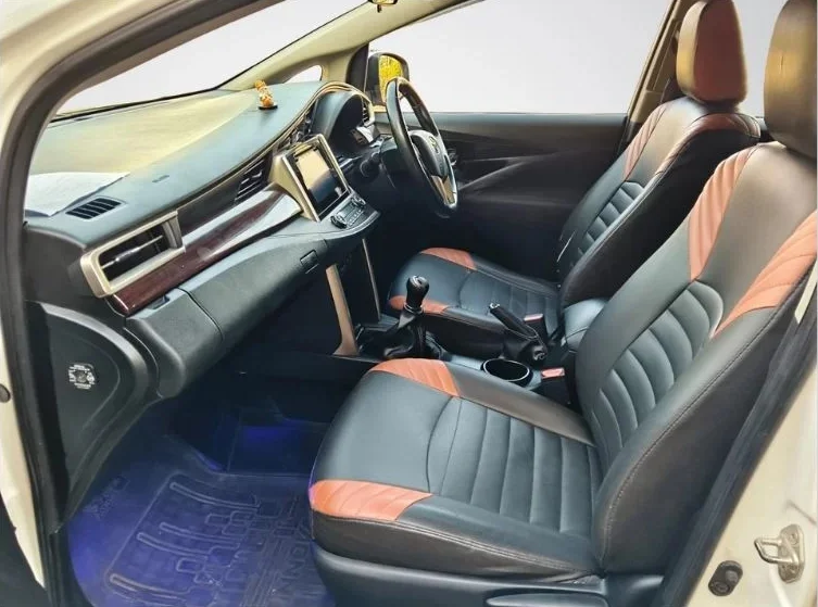 Toyota Innova Crysta 2.4 V MT