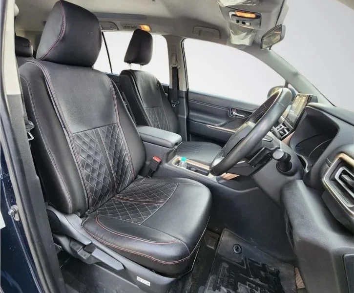 Maruti Suzuki Invicto Strong Hybrid Zeta+8s