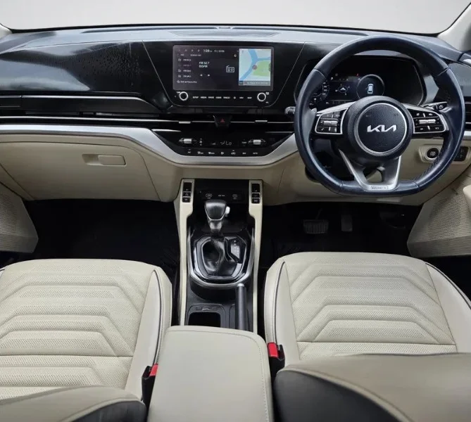 Kia Carens Luxury Plus