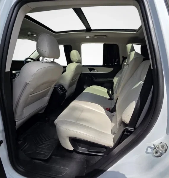 Mahindra XUV 700 AX7
