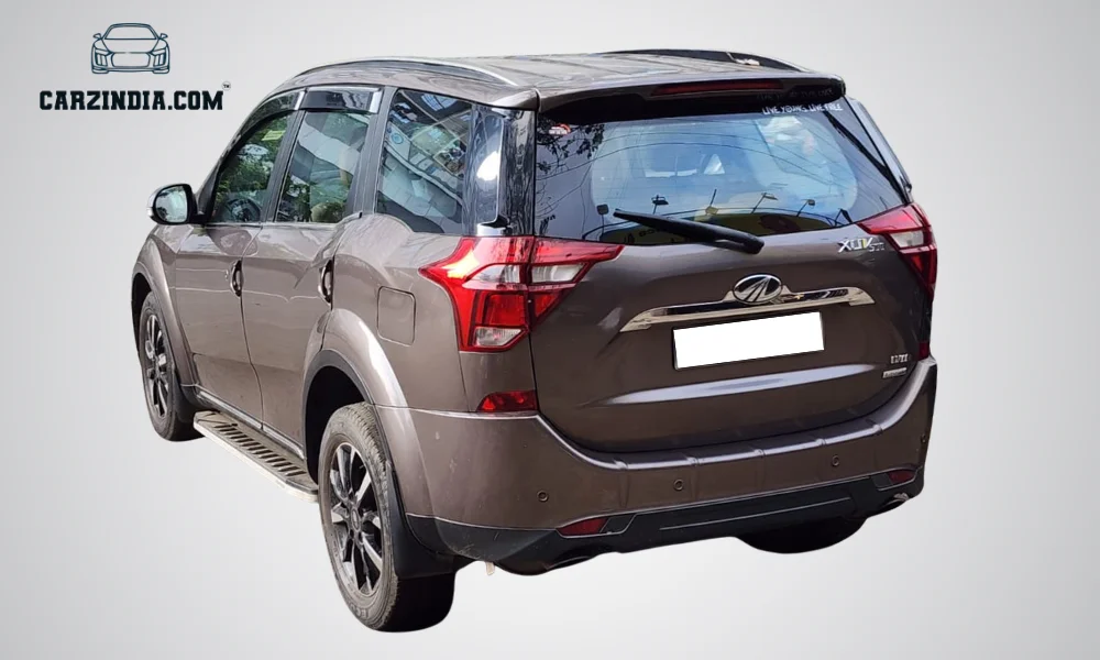Mahindra XUV500 W11