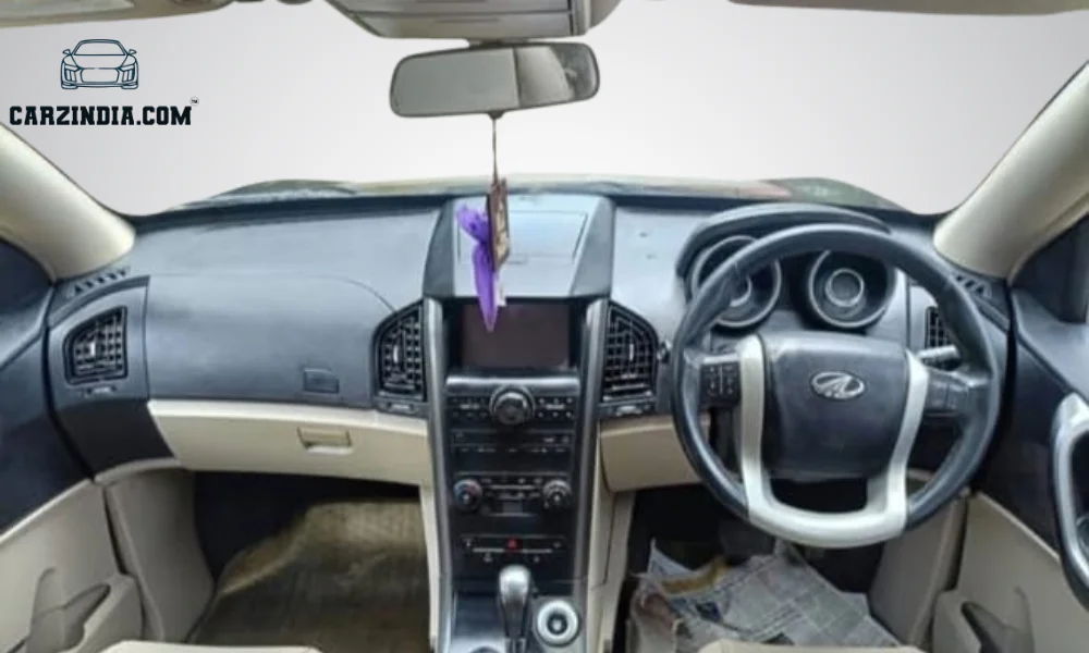 Mahindra XUV 500 FWD AT W8