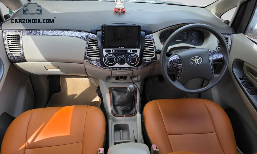 Toyota Innova G 8S