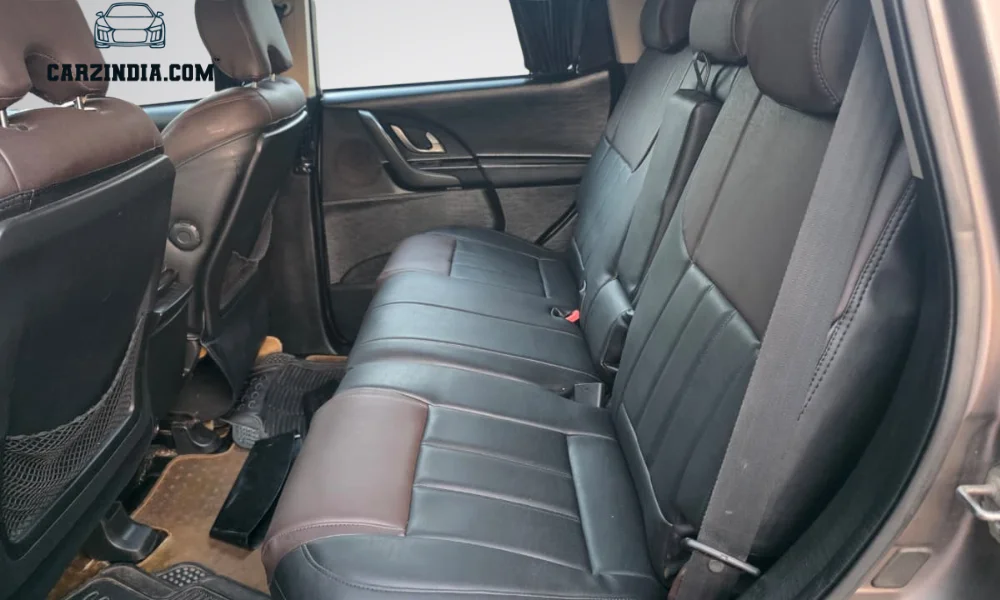 Mahindra XUV 500 W 10