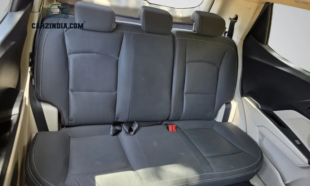 Mahindra XUV 300 W-6