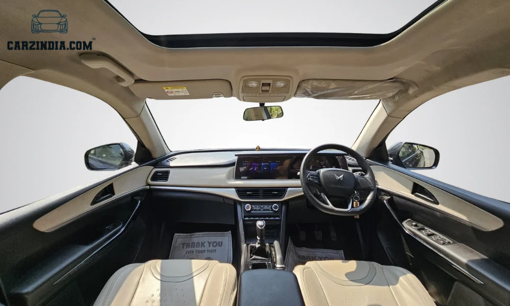 Mahindra XUV 700 AX5