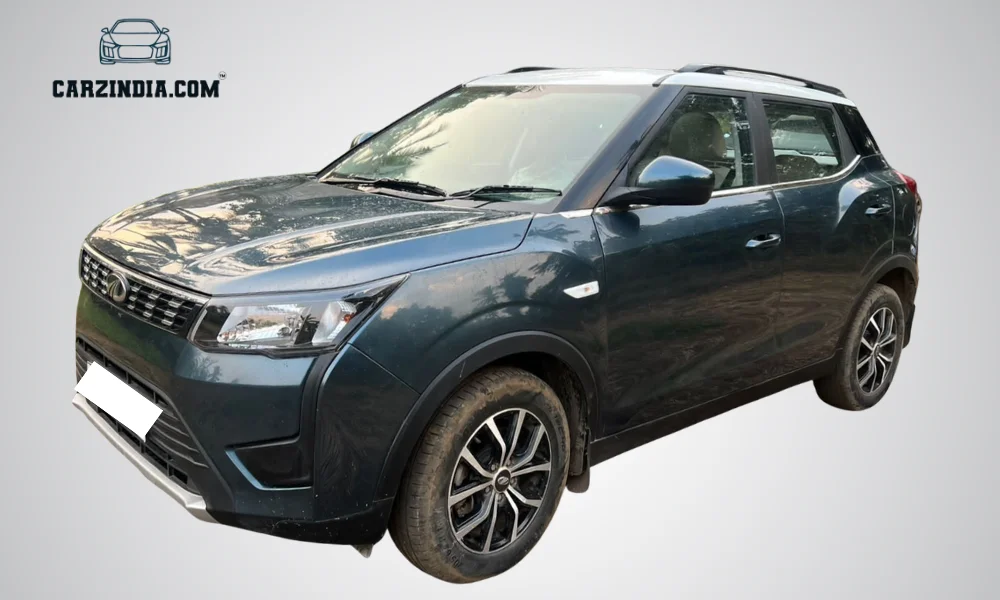Mahindra XUV300 W6 (Sunroof)
