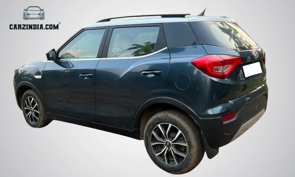 Mahindra XUV300 W6 (Sunroof)