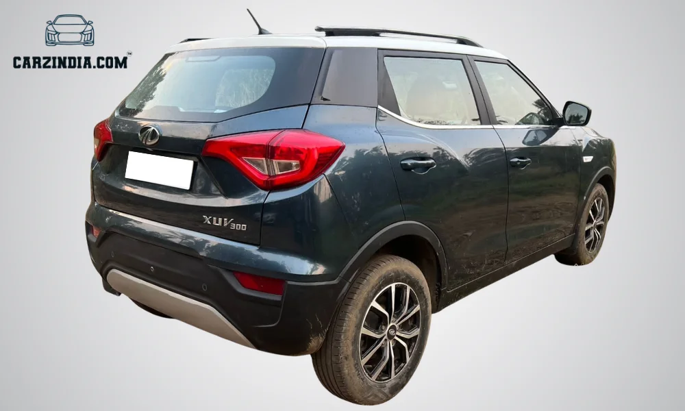 Mahindra XUV300 W6 (Sunroof)