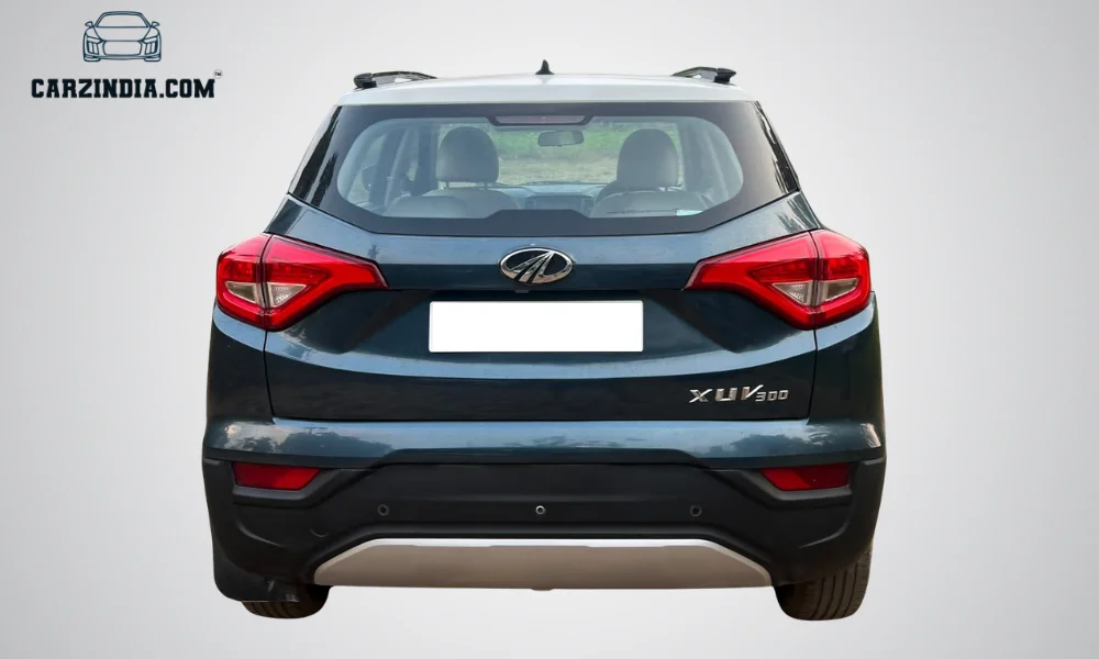 Mahindra XUV300 W6 (Sunroof)
