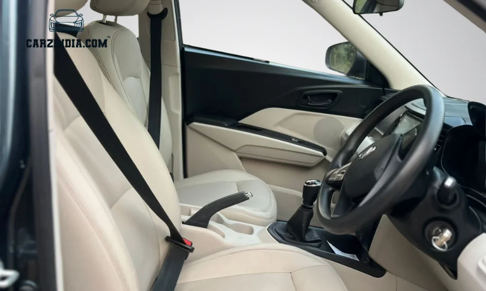 Mahindra XUV300 W6 (Sunroof)
