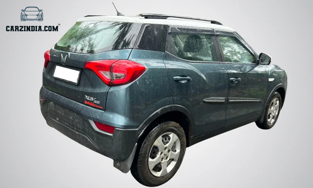 Mahindra XUV300 W6 (Sunroof)