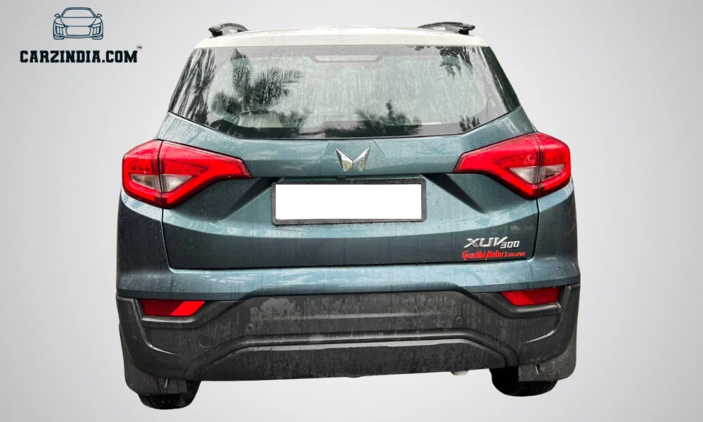 Mahindra XUV300 W6 (Sunroof)