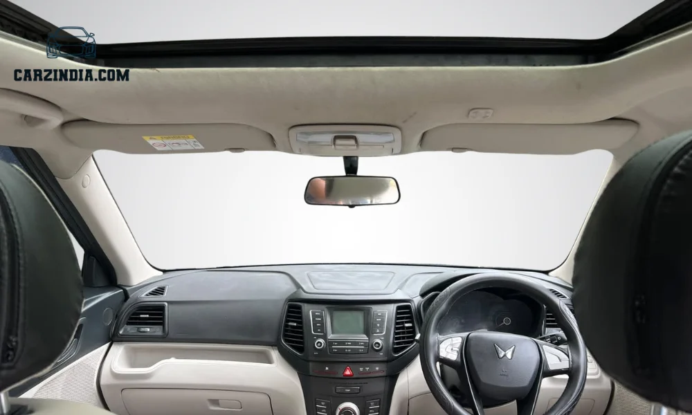 Mahindra XUV300 W6 (Sunroof)
