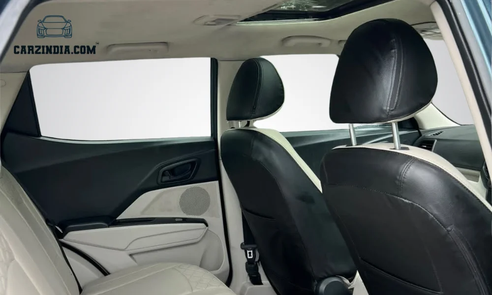 Mahindra XUV300 W6 (Sunroof)