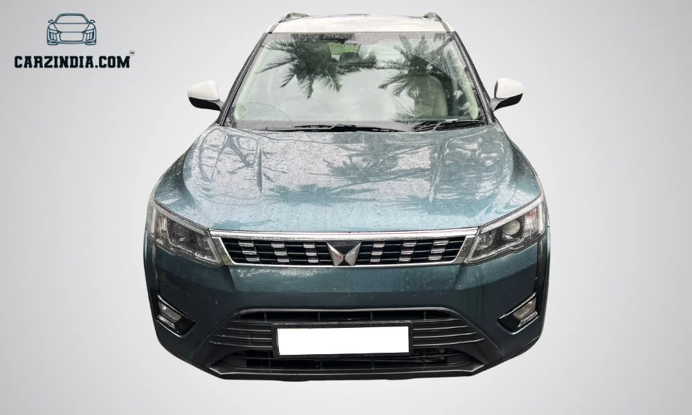 Mahindra XUV300 W6 (Sunroof)