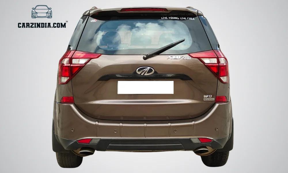 Mahindra XUV 500 W9