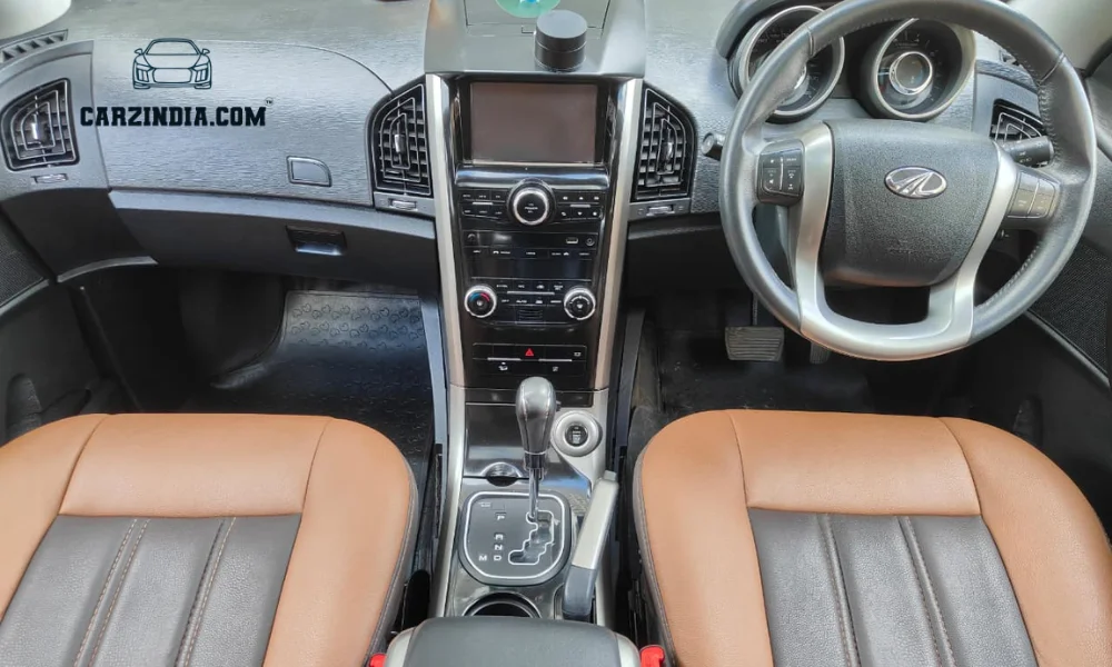 Mahindra XUV 500 W9