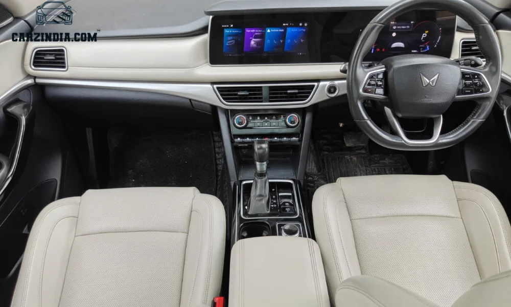 Mahindra XUV 700 AX7L 7S