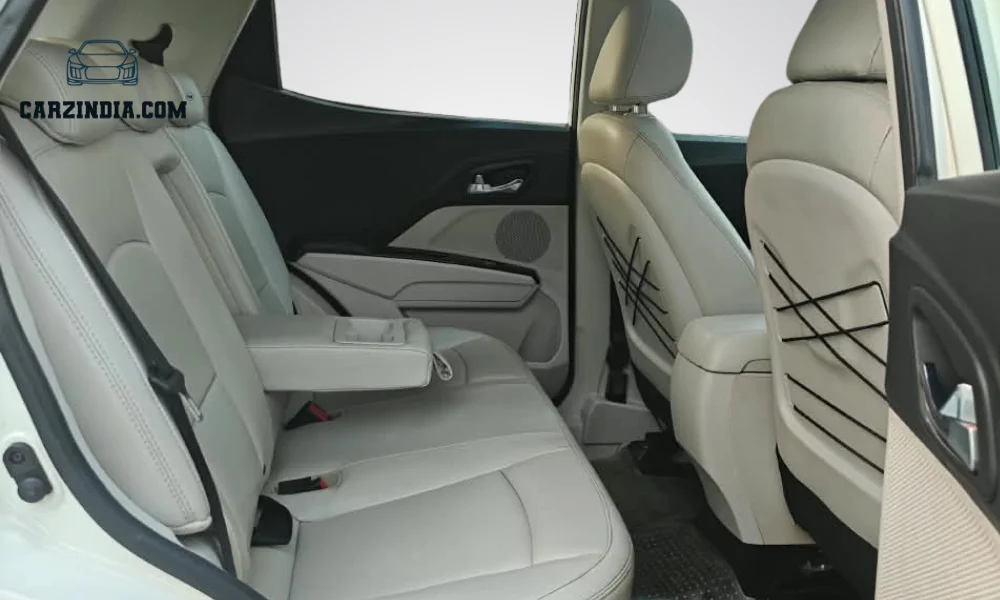 Mahindra XUV300 W8 (O) DS Bsvi AS