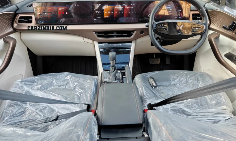 Mahindra XUV 7XO AX7 7S